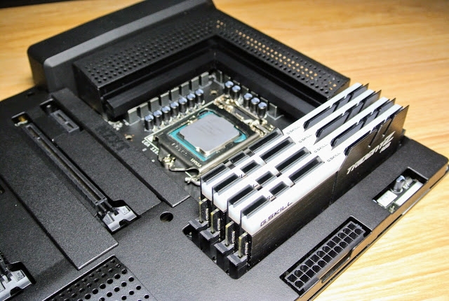 NZXT N7 Z370 潮主板 輕開箱 輕測試!