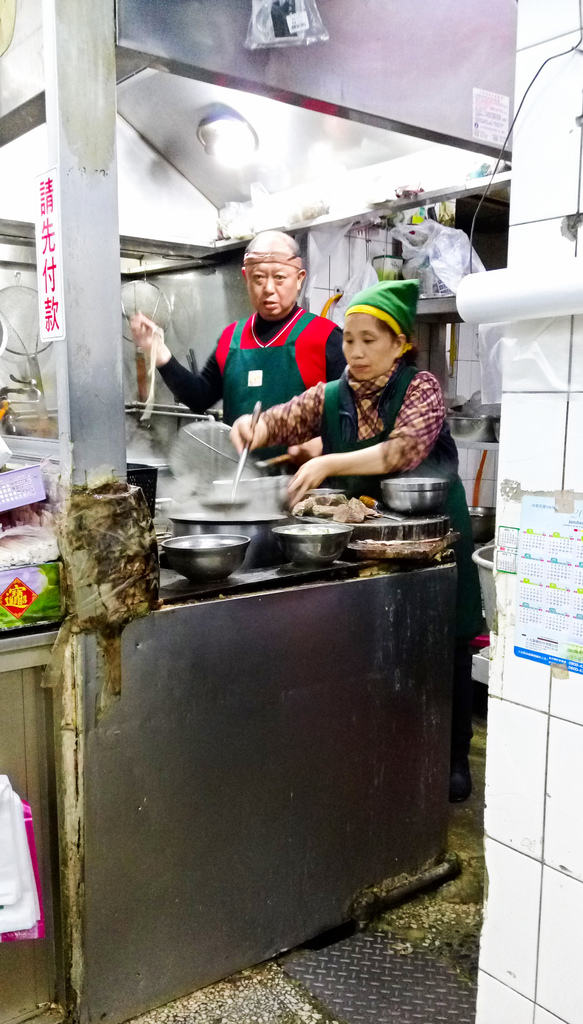 [台北市-捷運台北車站]劉山東牛肉麵-2018台北米其林必比登推介，清燉/紅燒/泡餅/排骨 還有神秘隱藏版，這篇給你全攻略!!!