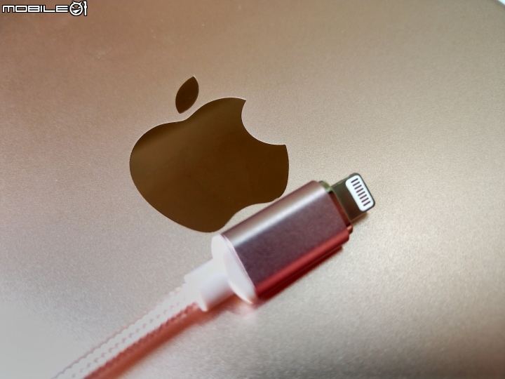 DIKE – ( Lightning Type-C Micro USB )磁吸充電線