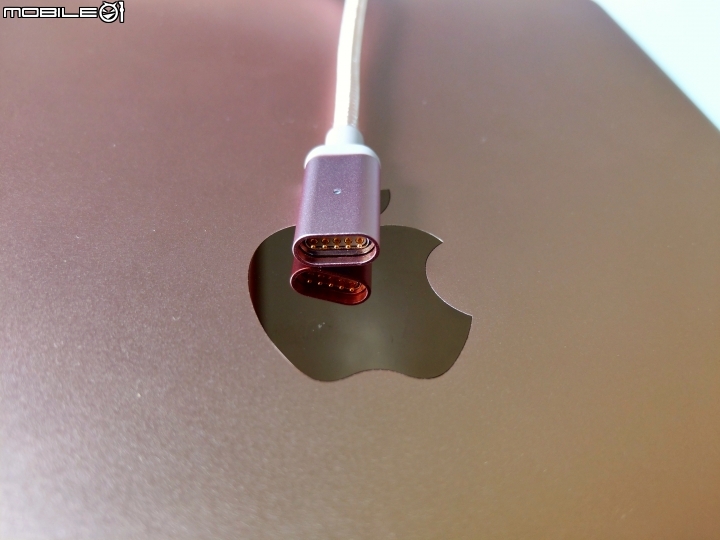DIKE – ( Lightning Type-C Micro USB )磁吸充電線