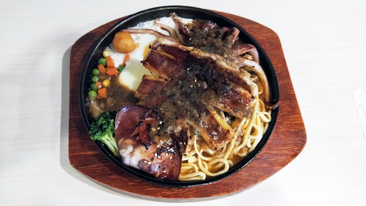 【台南平價牛排】魔力牛 牛排館｜15oz 每口都是驚喜｜平價牛排中的精品｜高CP價格超佛｜堅持不用組合肉｜