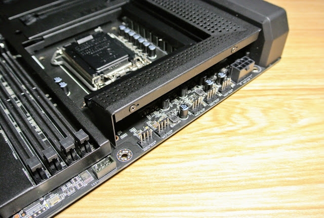 NZXT N7 Z370 潮主板 輕開箱 輕測試!