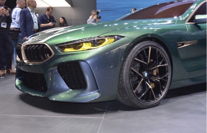 啊呦喂啊⋯⋯BMW M8 GC