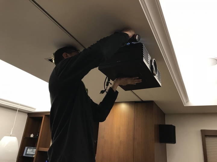 Optoma UHC68選購經過及簡單開箱文