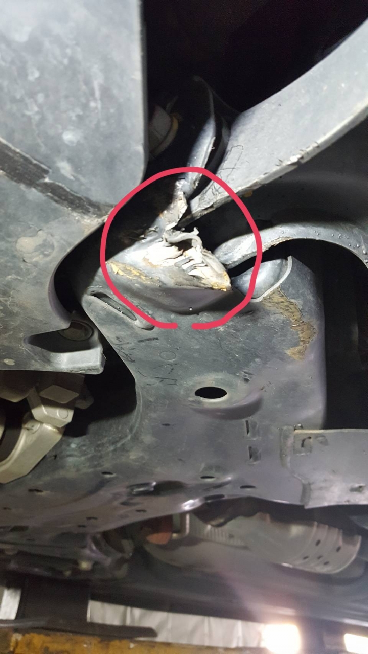 Elantra EX 底盤牛擔撞凹問題