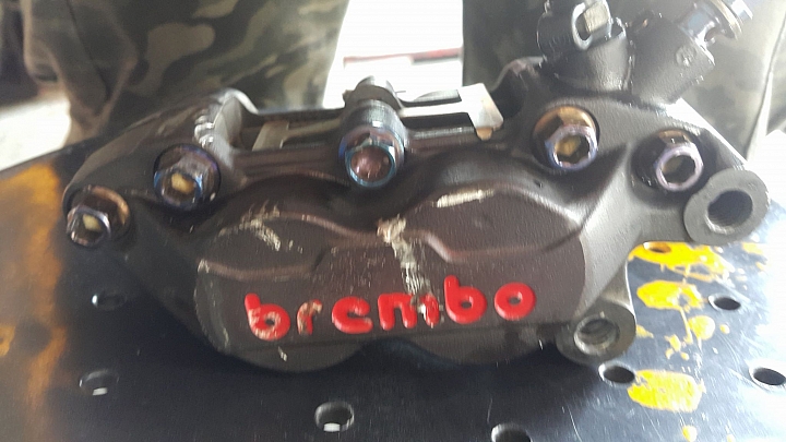 請問這是正版的brembo嗎? 請求高手