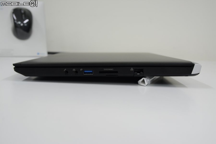 小測.充滿藍天基因的繪圖行動工作站筆電─ACER TMP852-QG