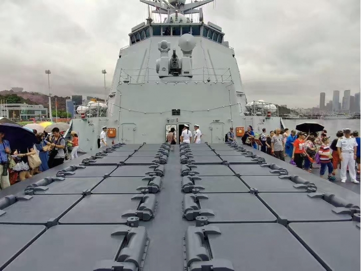 2020年這一關鍵節點，中國海軍就至少會擁有30艘054A、20艘052C/D、6艘055大驅、2艘常規動力航母。