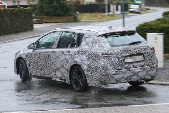 Toyota Auris 旅行車？