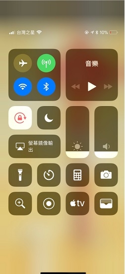 iPhone X 用 iPhone充電器 vs. iPad充電器 的 充電效能比較