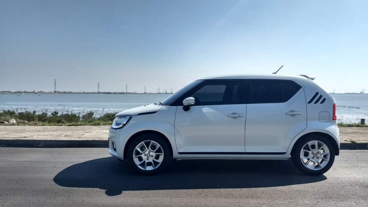 開著 IGNIS… 到海邊悠閒渡日…