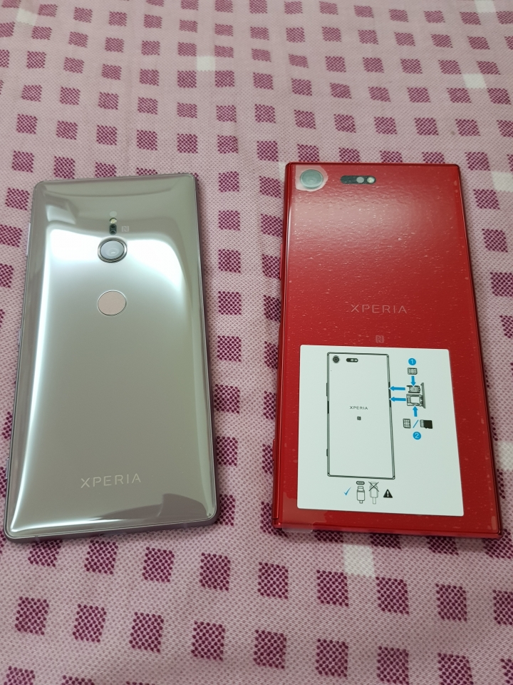 兩支旗艦XZ2 XZ Premium 微開箱簡易外觀比較圖