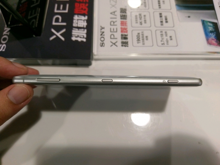 XZ2 實際摸摸看玩玩看