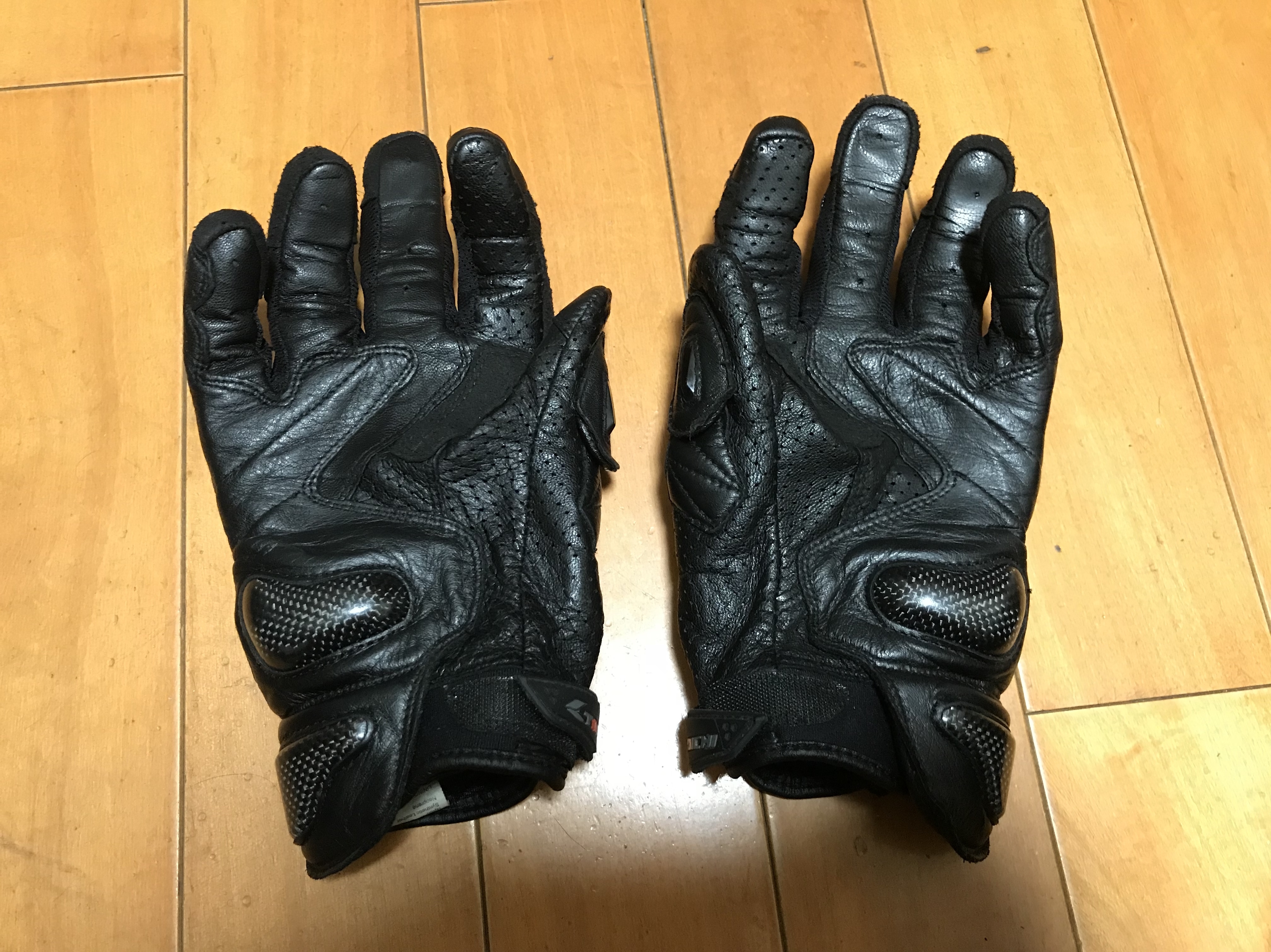 晚了一年的開箱 RS TAICHI RST423手套介紹