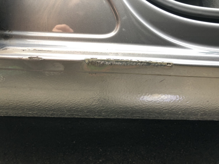 請問這種車傷怎麼處理？