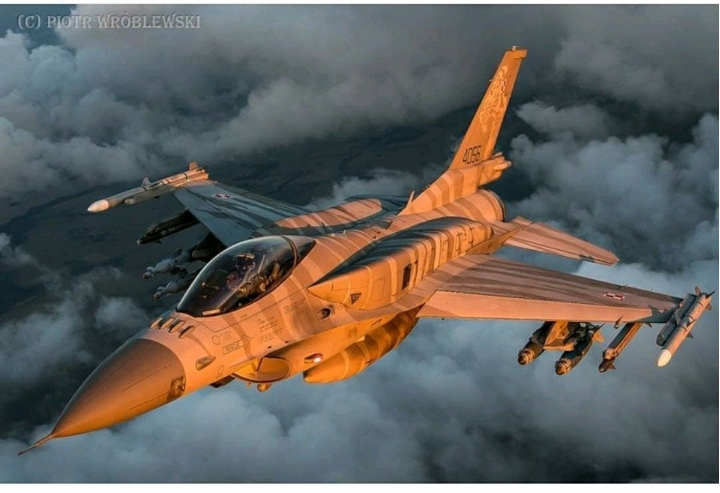 確認一下：我軍F-16V 究竟有無適形油箱？