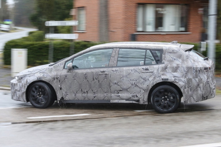 Toyota Auris 旅行車？