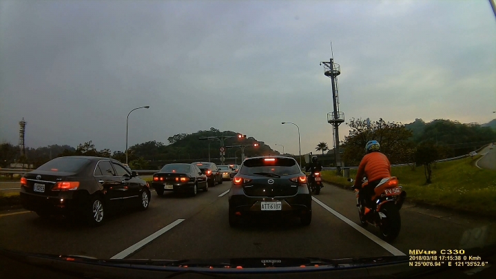 (更新)六台紅牌大型重機全部舉發，行駛路肩必檢舉