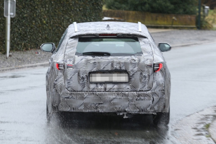 Toyota Auris 旅行車？