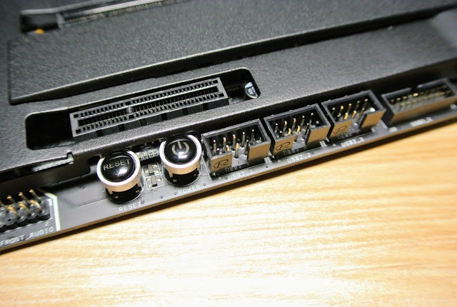 NZXT N7 Z370 潮主板 輕開箱 輕測試!