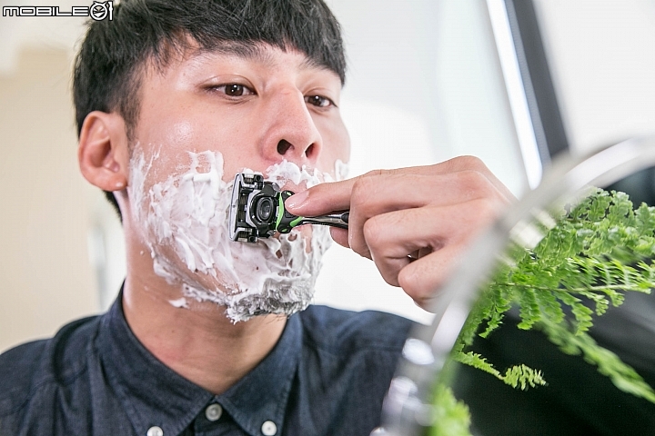 優雅的刮鬍體驗 舒適牌水次元5辨型刮鬍刀開箱實測分享