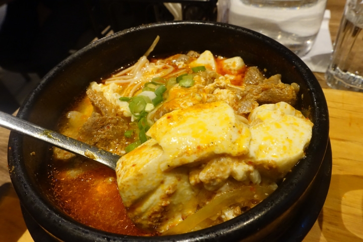 【食記】捷運市政府站/統一時代百貨。北村豆腐家~CP值超高 小菜吃到飽 用餐完送香蕉冰淇淋