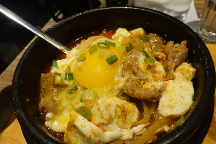 【食記】捷運市政府站/統一時代百貨。北村豆腐家~CP值超高 小菜吃到飽 用餐完送香蕉冰淇淋