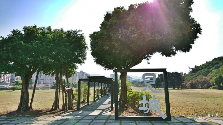★高雄左營★蓮池潭【龜山步道】俯瞰龍虎塔/軍事碉堡砲臺/東門北門/舊城牆巡禮步道/見城館。