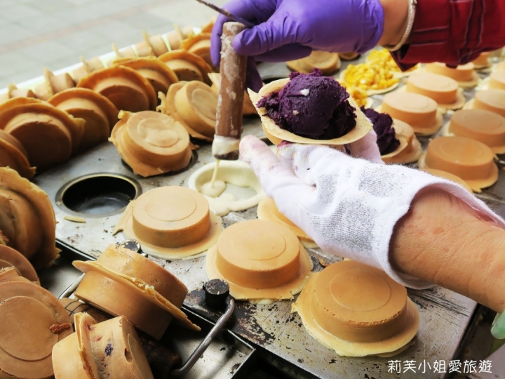 [美食] 台北 永樂車輪餅之迪化街料多味美的紫心地瓜、香橙奶油車輪餅 (大橋頭站)