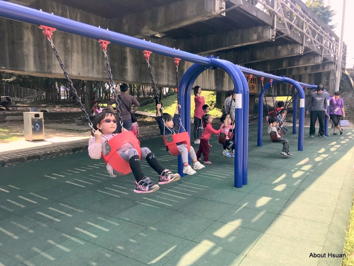 [桃園]陽明公園-磨石子和毛毛蟲溜滑梯超好玩