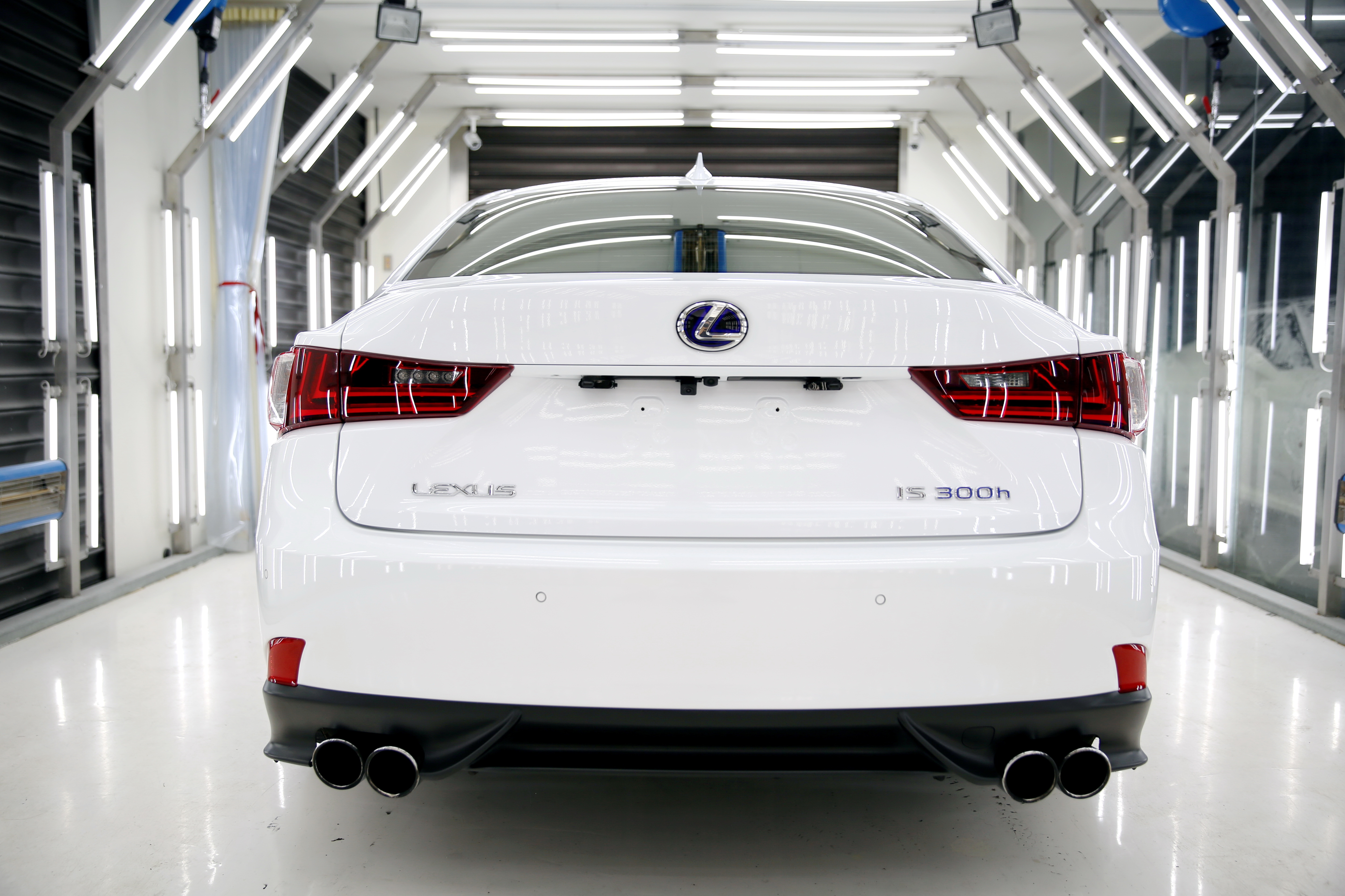 Lexus IS300H F Sport 車齡三年半,里程數70000km, 日常保養維修及其使用心得 (高畫質圖多,請耐心等候網頁開啟)