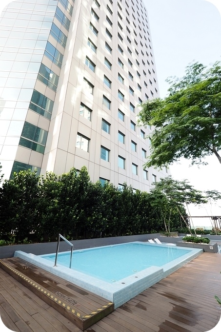 【馬來西亞自助行】想住超值的 Hilton 飯店嗎?? 馬來西亞新山 Double Tree 逸林酒店，往來新山與新加坡超方便。