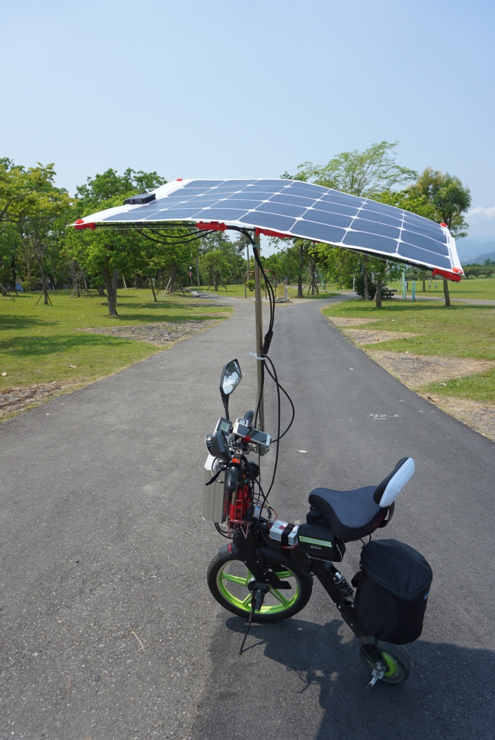 超輕光伏綠能充電系統電動小折試車記