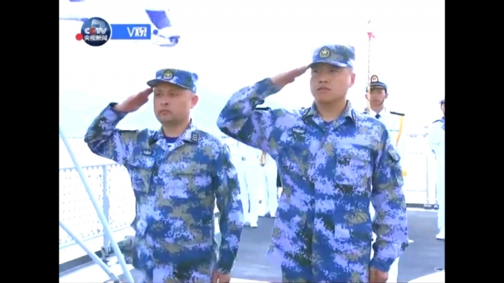 堂堂中國中央軍委，閱艦演習用剪接的？