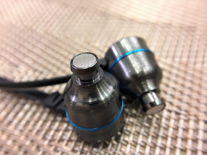 ［開箱］Raymii R800 雙動圈入耳式耳機不用五百元的好聲音