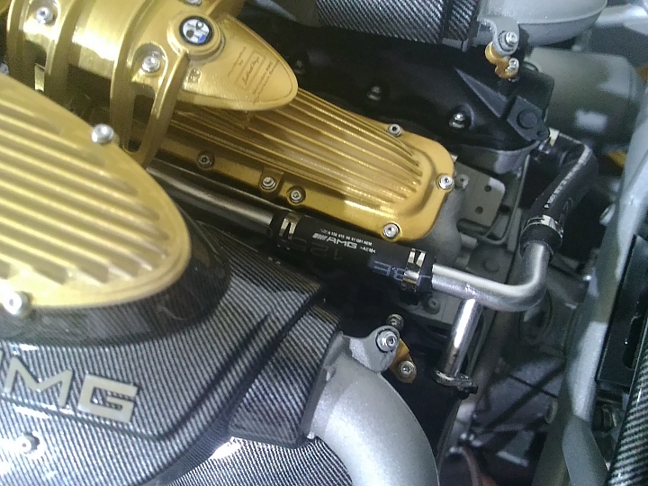 業務送的AMG V12雙渦輪引擎