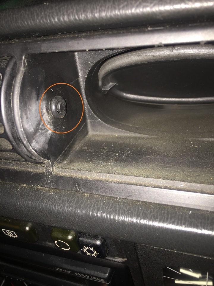 [DIYer] E30 冷氣出風口不舉修復