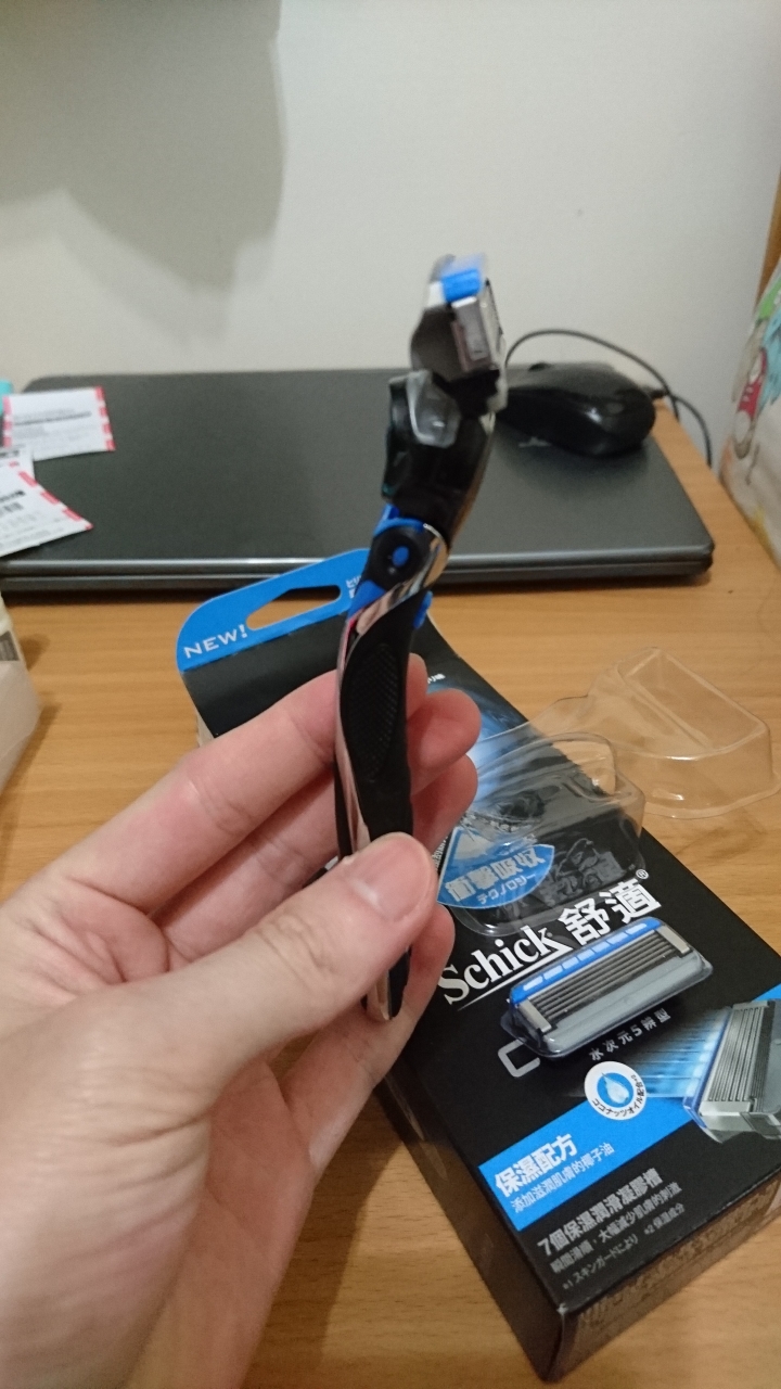 舒適水次元5辨型刮鬍刀，讓你無鬍渣試用心得
