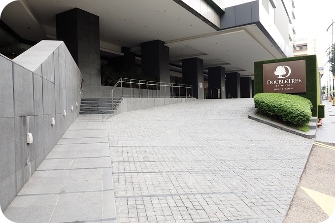 【馬來西亞自助行】想住超值的 Hilton 飯店嗎?? 馬來西亞新山 Double Tree 逸林酒店，往來新山與新加坡超方便。
