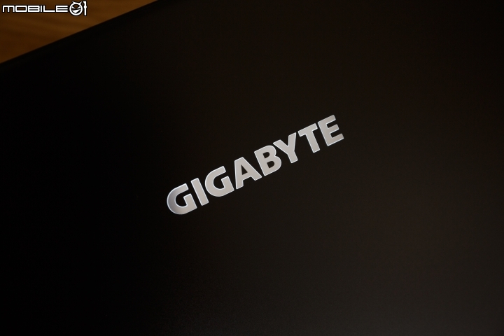 搭載 Intel 8 代六核心處理器 GIGABYTE AERO 15X 搶先實測