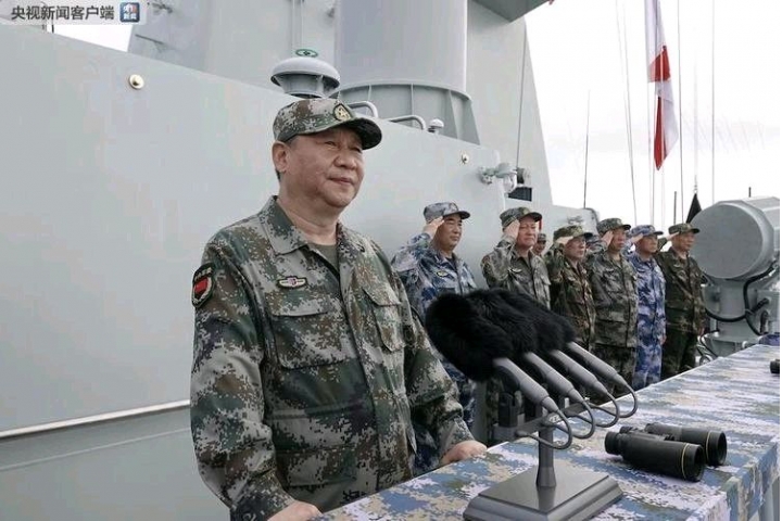 堂堂中國中央軍委，閱艦演習用剪接的？