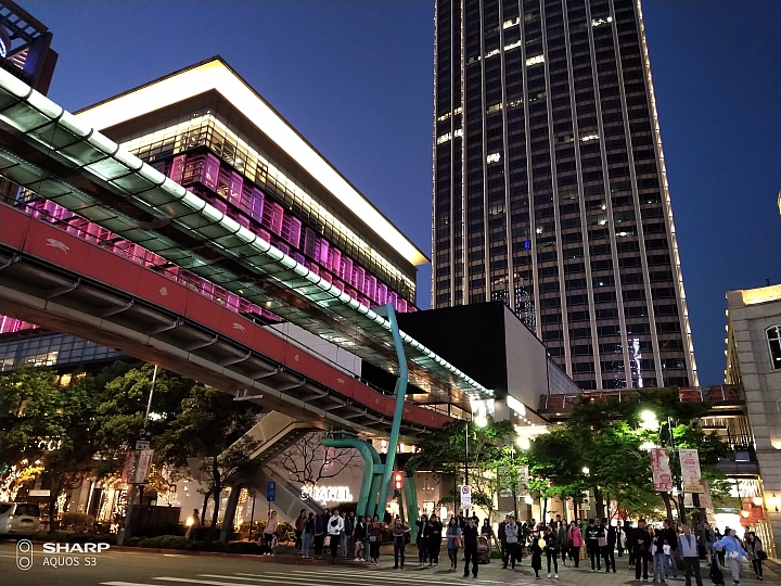 SHARP AQUOS S3試用 瀏海屏高屏佔比讓6吋很適中