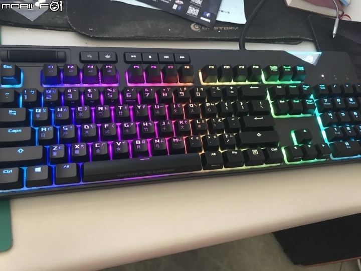 簡單分享 ROG Strix Flare機械式鍵盤（茶軸）