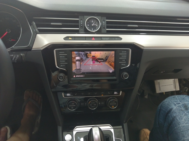 VW Passat Variant Passat 330 安裝翻蓋型倒車顯影＆隱藏功能開啟＆安裝福斯安卓介面