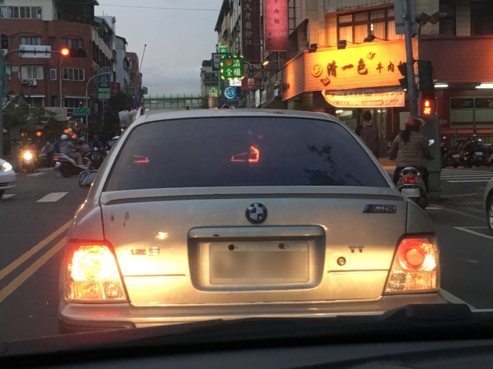 請問這是BMW的哪一款車型？