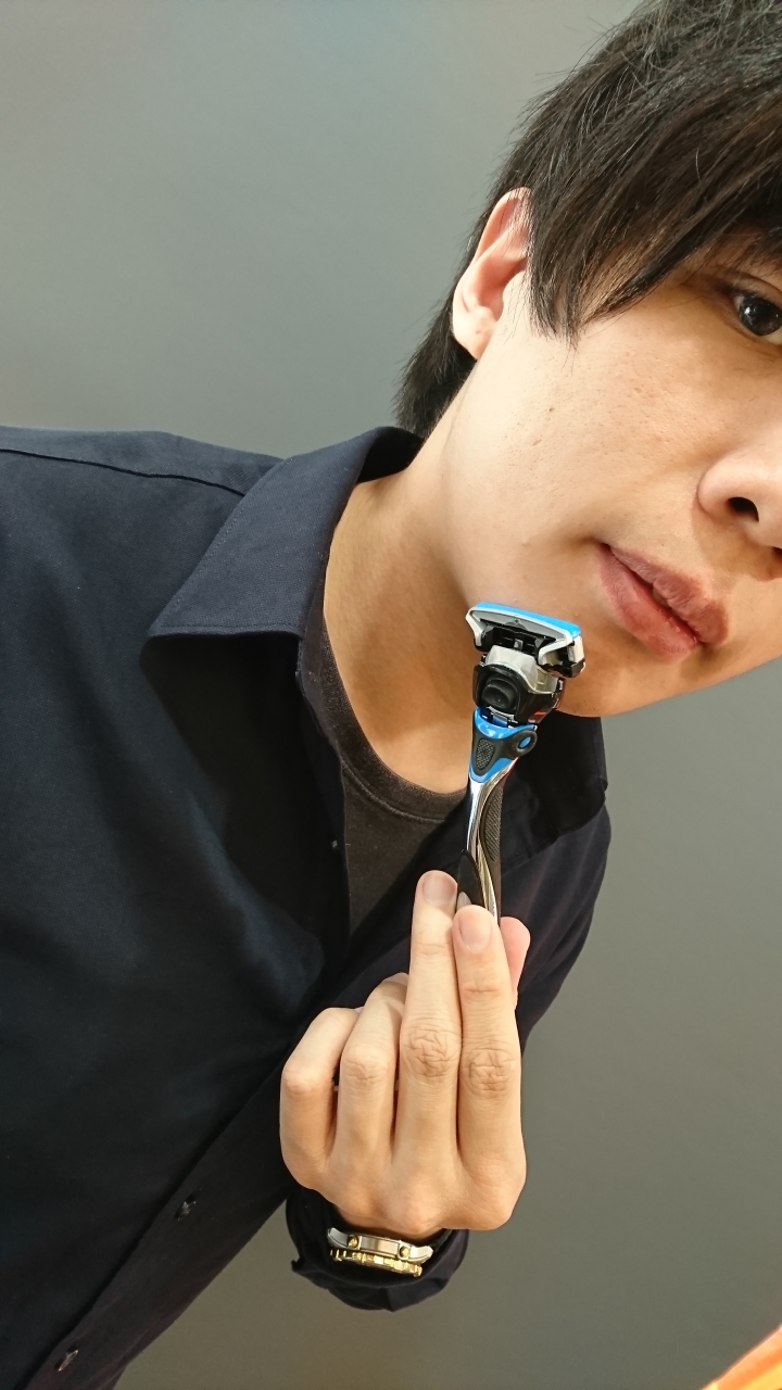 【開箱】Schick颯爽登場！舒適水次元5辨型刮鬍刀