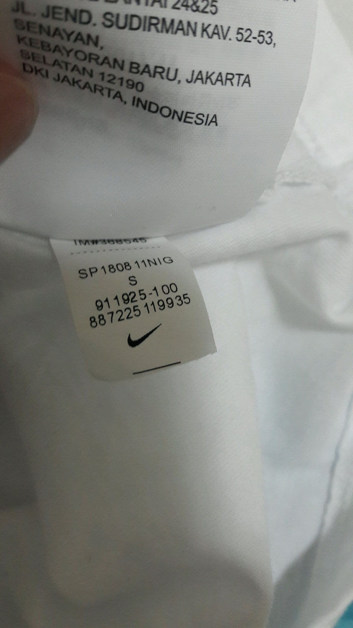 請各位大大幫我鑑定這件T shirt是否正版