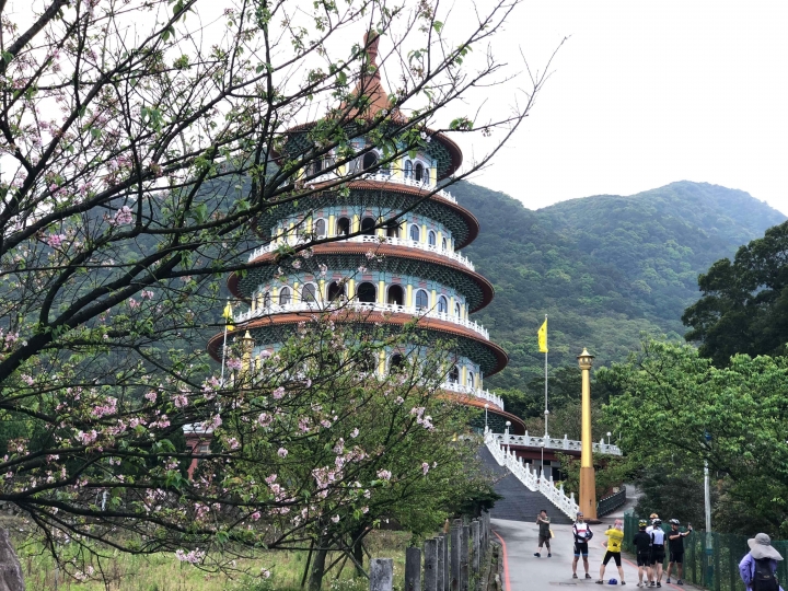 環我河山 － 五十功名塵與土，一百里路雲和月