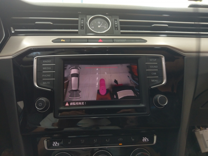 VW Passat Variant Passat 330 安裝翻蓋型倒車顯影＆隱藏功能開啟＆安裝福斯安卓介面