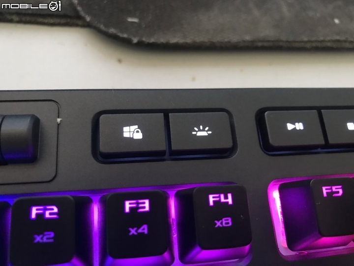 簡單分享 ROG Strix Flare機械式鍵盤（茶軸）